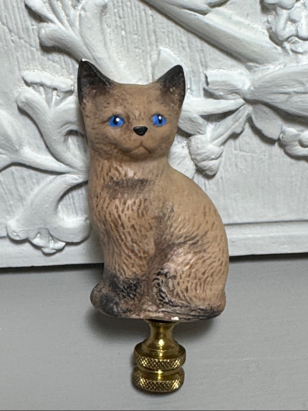 Vintage Ceramic Sitting Cat Lamp Finial with Brass Base
